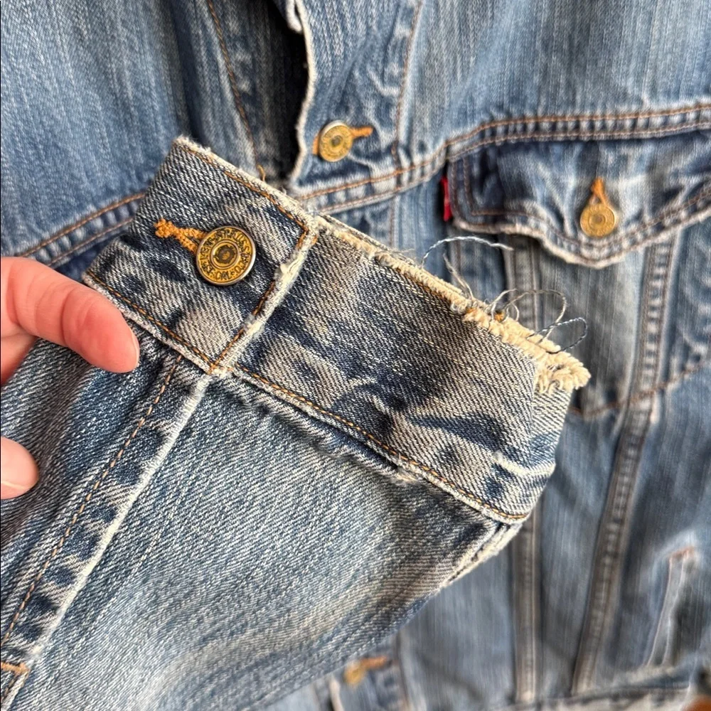 Levis thrashed distressed